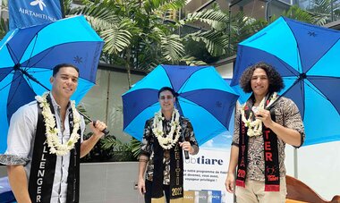 Teaniva Dinard Teaniva Dinard lors de la séance de dédicace d'Air Tahiti Nui