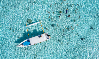 P2_BORA BORA_BORA BORA_SWIMMING WITH SHARKS IN BORA BORA_SMAILION_© Stéphane Mailion Photography P2_BORA BORA_BORA BORA_SWIMMING WITH SHARKS IN BORA BORA_SMAILION_© Stéphane Mailion Photography