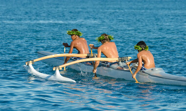 PIROGUE ©STEPHANE MAILION garçons qui font de la pirogue