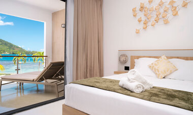 Bedroom Cook's Bay Hotel & Suites