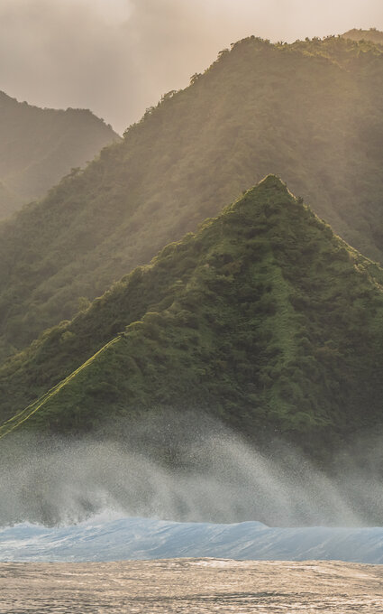 Teahupo'o monatgne de Teahupo'o